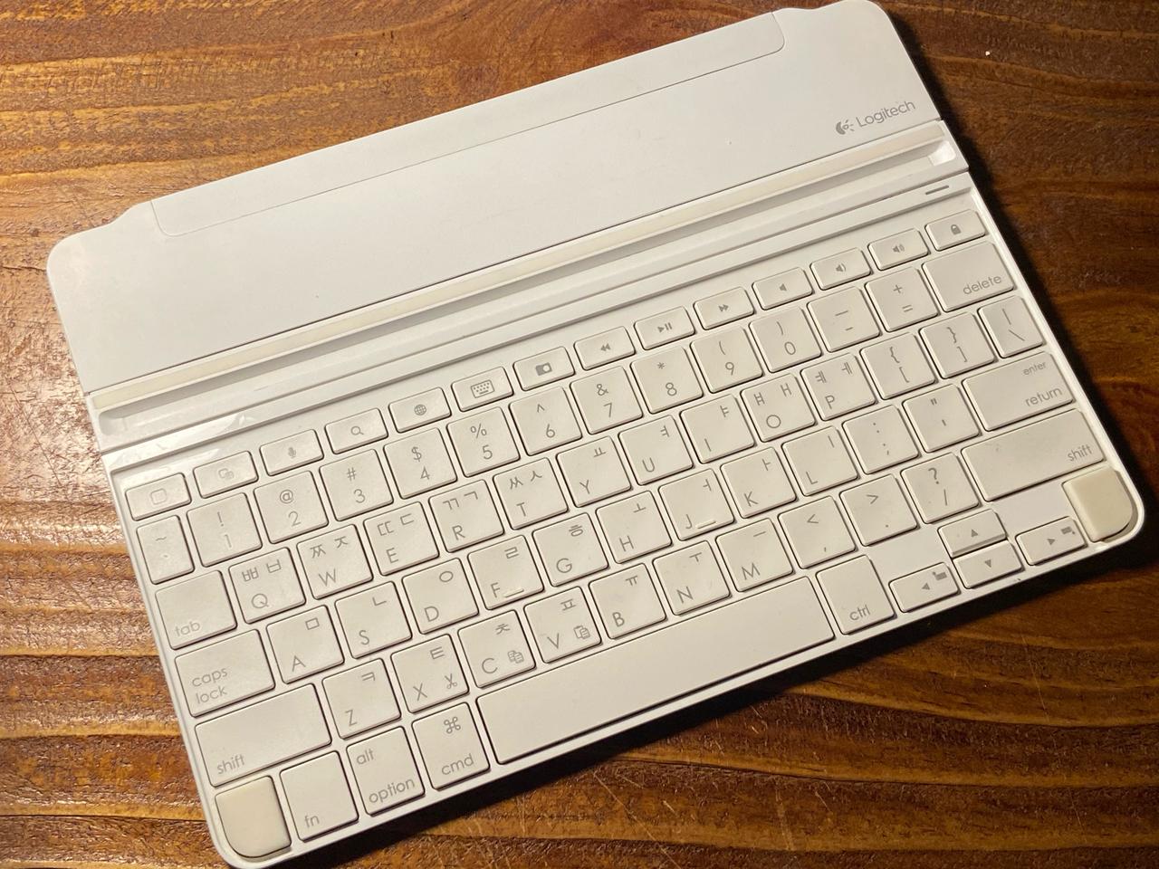 로지텍 블루투스 키보드 입니다