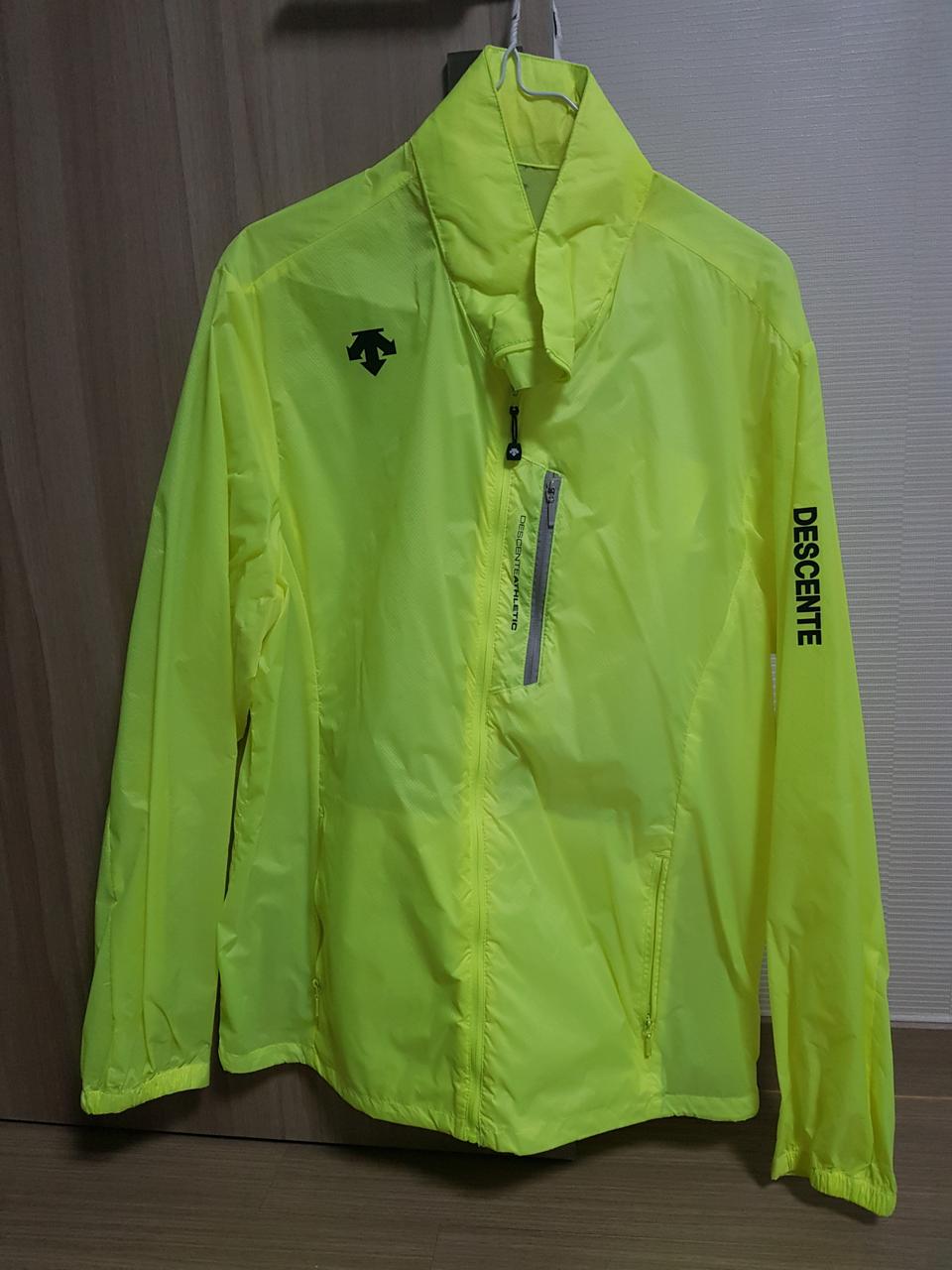 데상트 바람막이  점퍼100사이즈