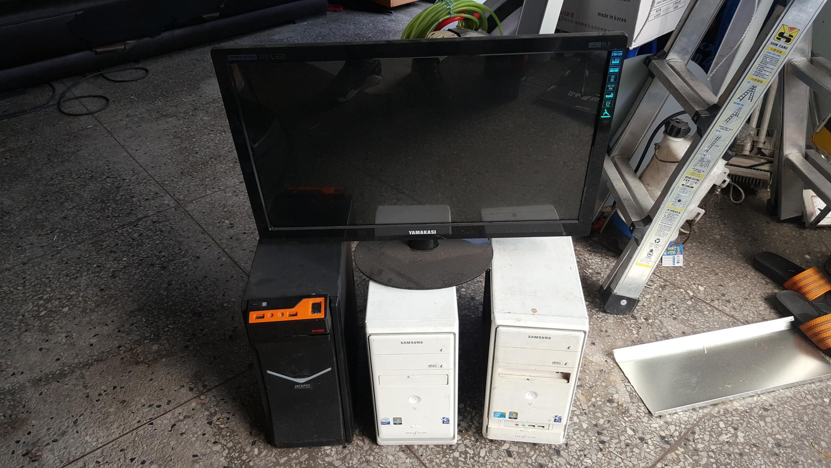 고장난컴퓨터 모니터