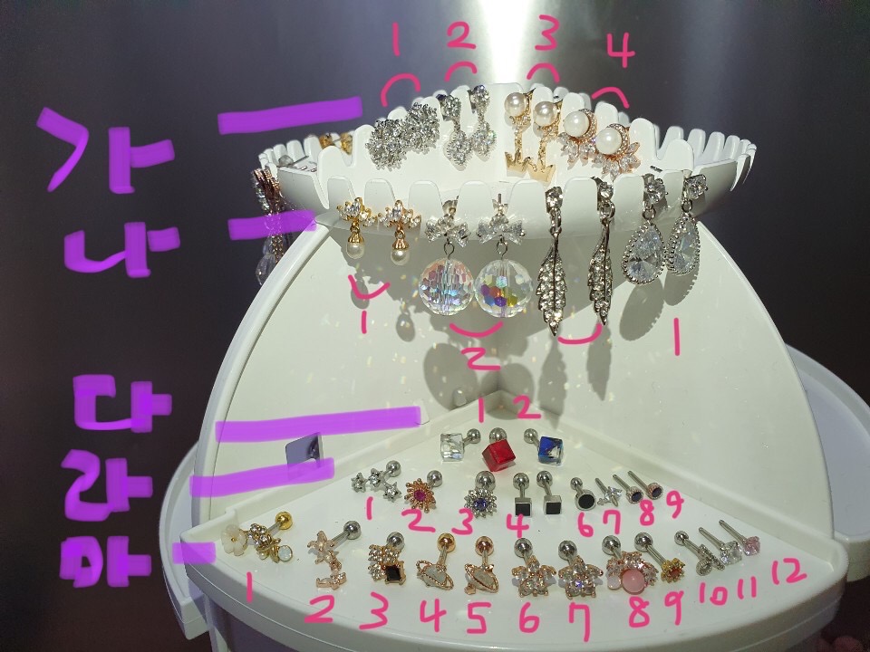 귀걸이 피어싱 예뽀예뽀 쎄뚜쎄뚜 깔끔샷 뒤에 있어요