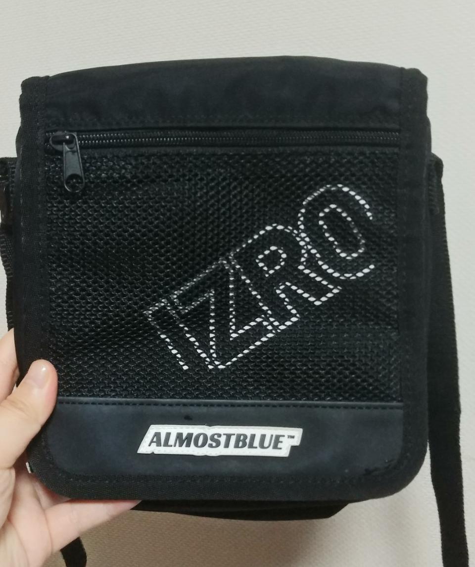얼모스트블루 크로스백 단돈 만원!택배비 포함!