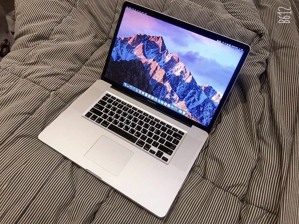 17" i7/8G/240SSD 맥북프로.