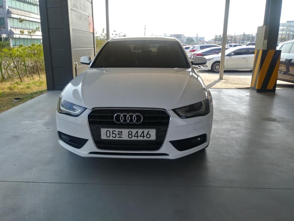 아우디 A4 [B8] 2.0 TDI