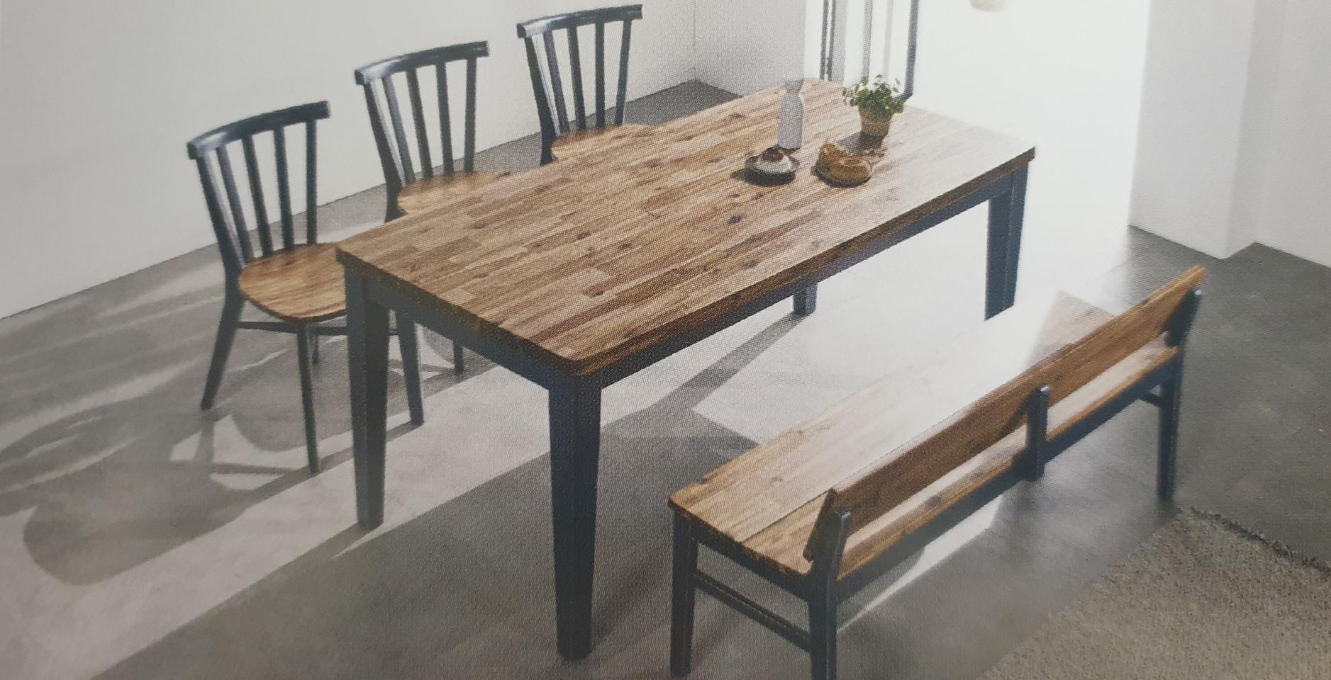 레트로 감성 카페테이블