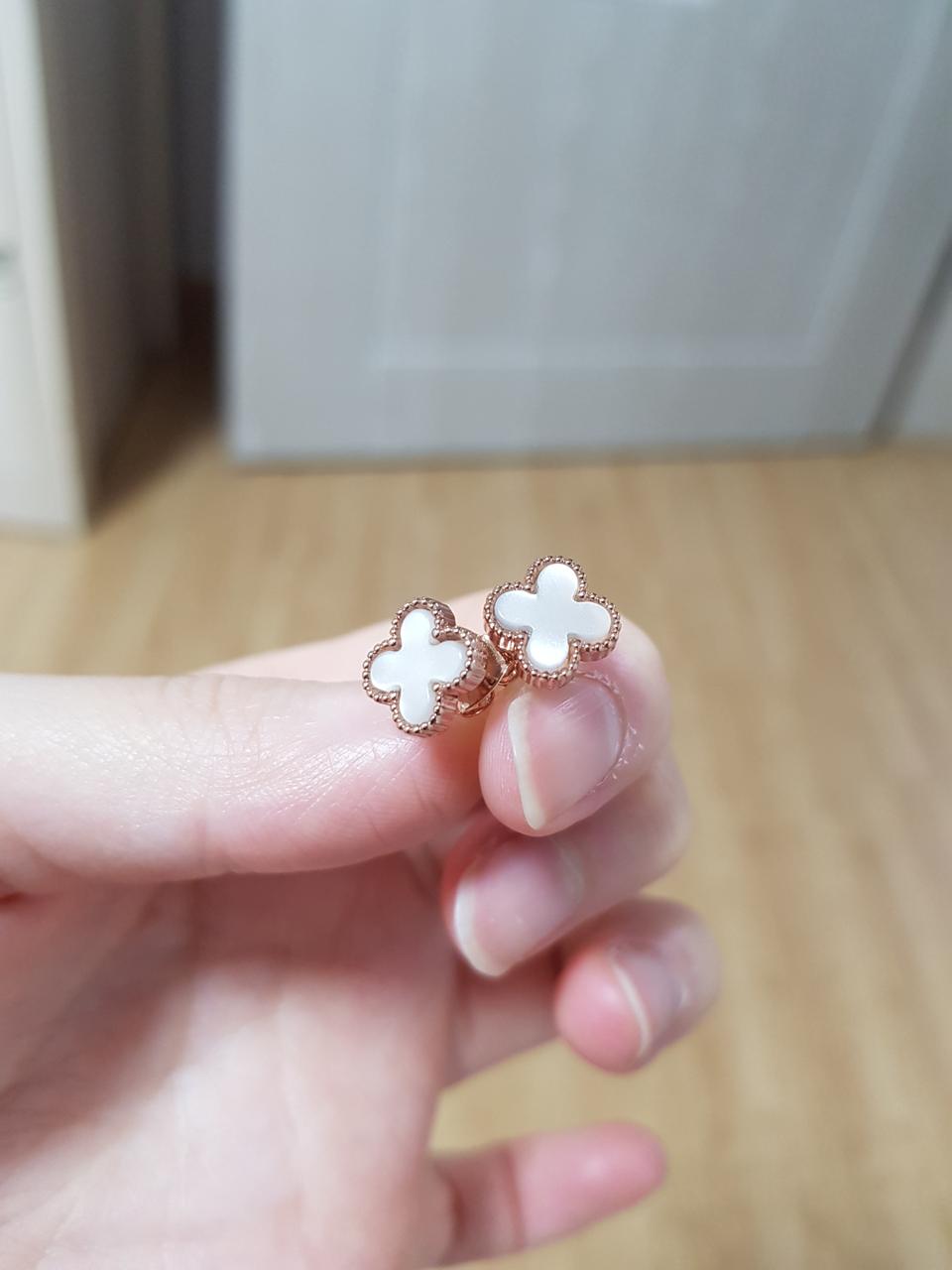 클로버 모양 귀걸이