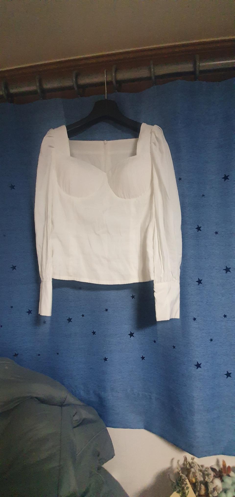 화이트 블라우스