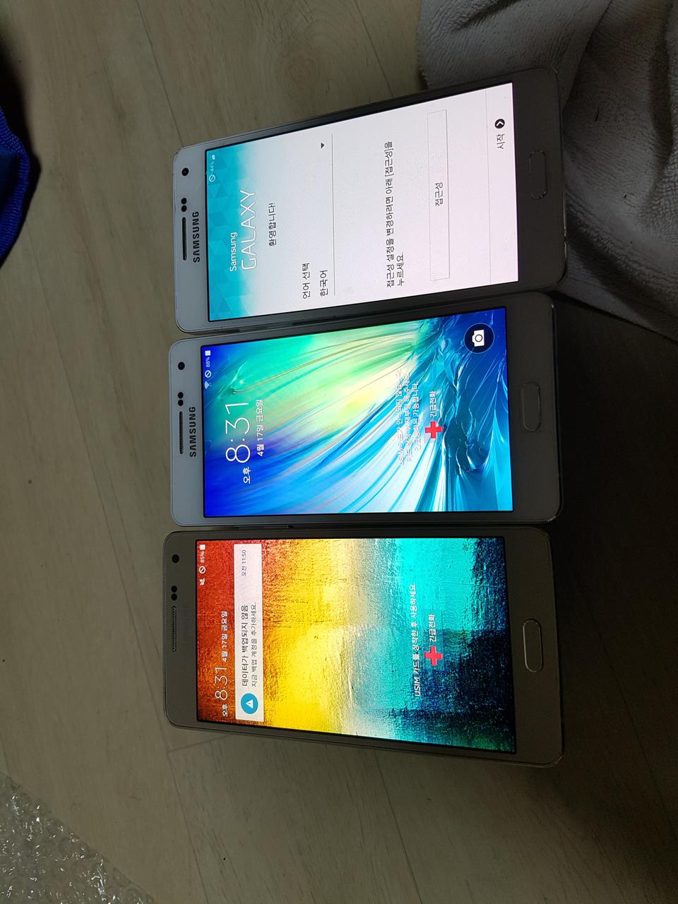 갤럭시 a5  16기가 화이트2개 로즈골드1개 급처합니다.