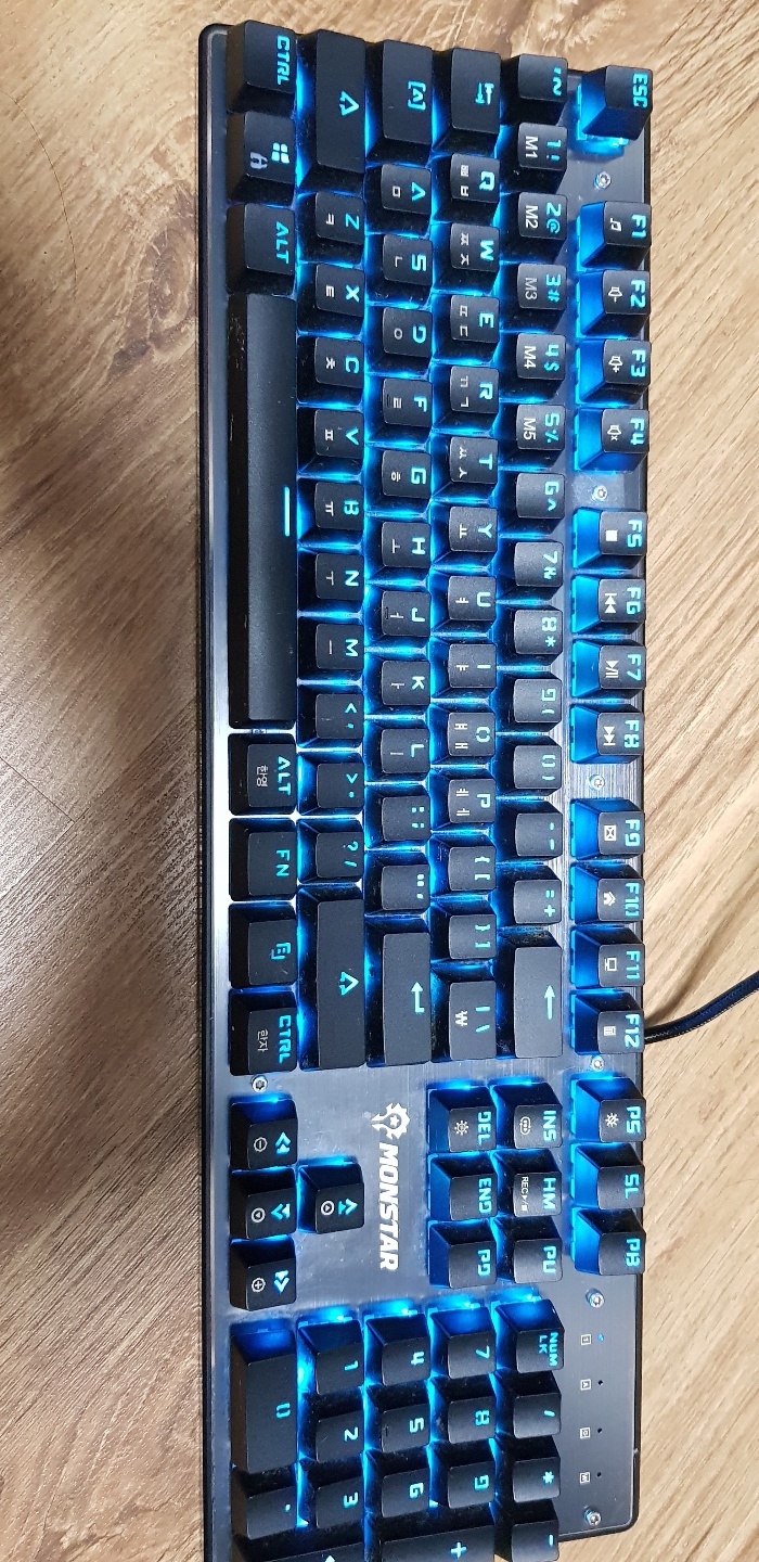 키보드 몬스타기어 데빌스킬 mk104 RGB 모델 판매합니다.
