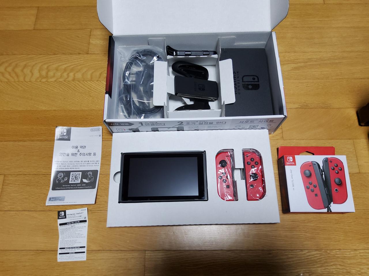 닌텐도 스위치 S급 풀박 (구형&실사 기간 2달 미만) 판매합니다
