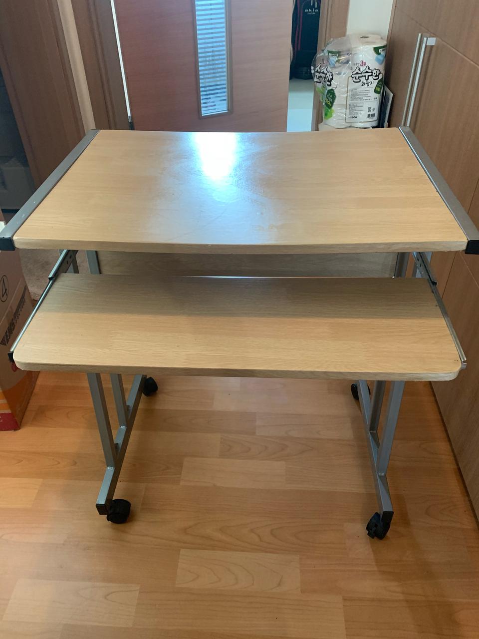 컴퓨터 책상 판매합니다.