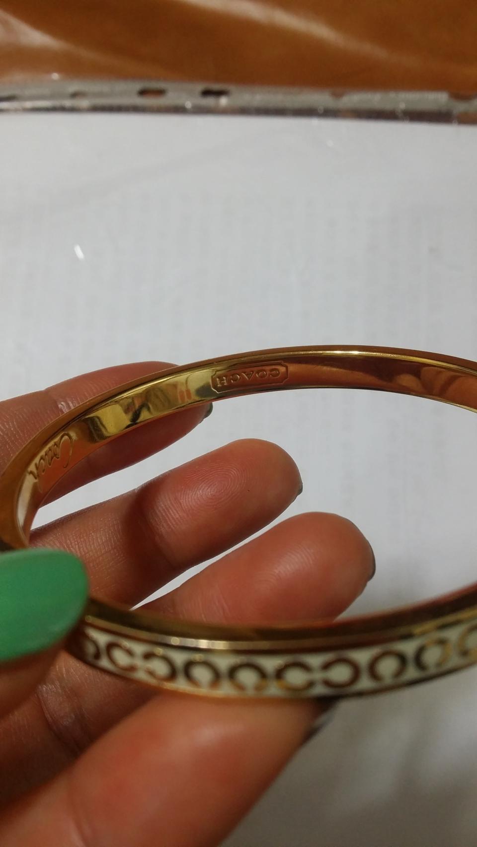 코치 뱅글팔찌