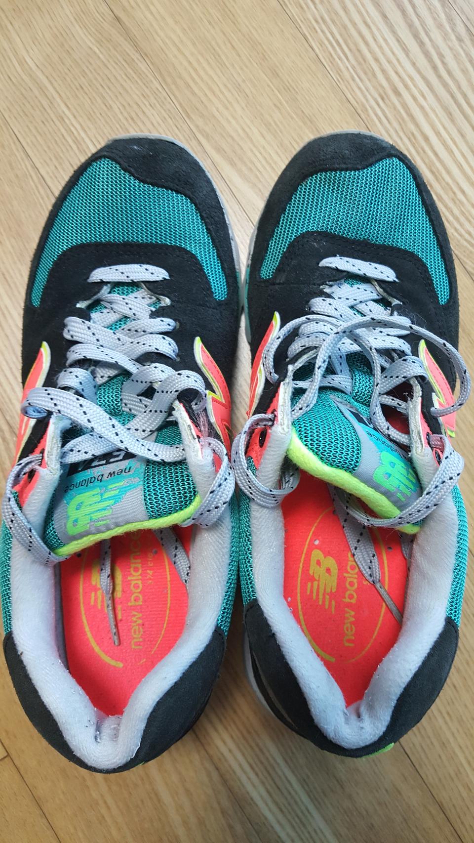 뉴발란스 운동화(235)