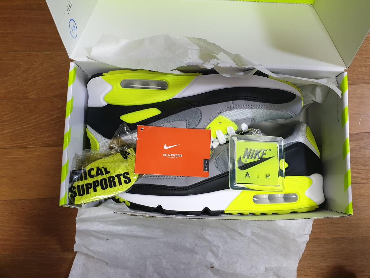 나이키 에어맥스90 볼트(형광)