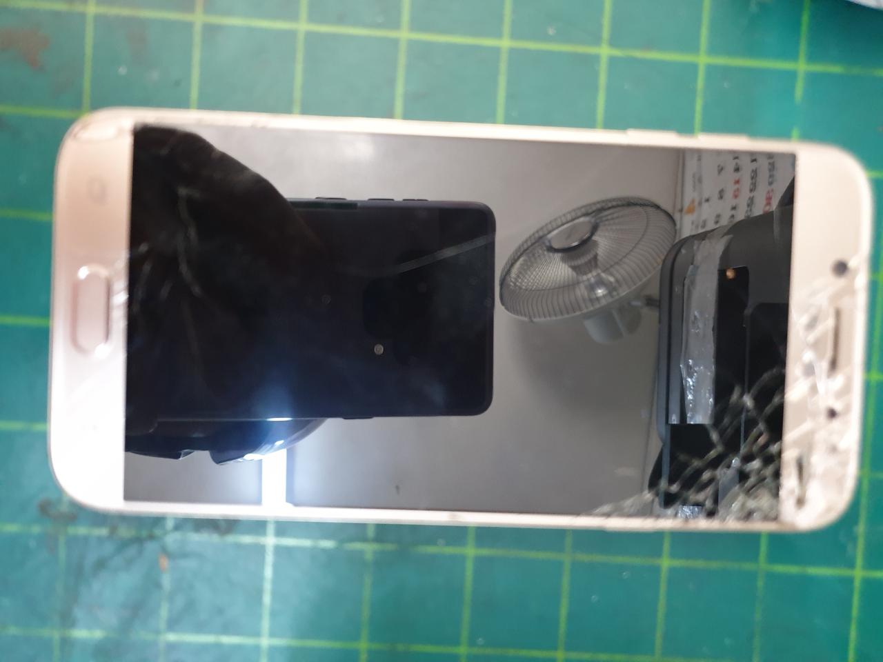 삼성  2017  J7  액정 파손