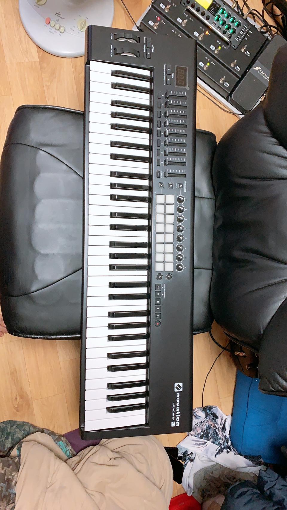 Novation Launchkey 61 MK II 세컨웨어(헬로마켓)