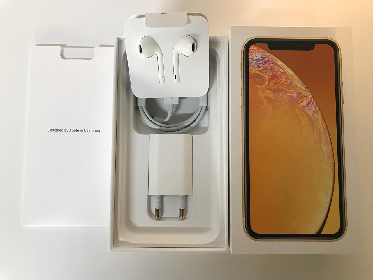 아이폰 XR 구성품 충전기 케이블 이어폰 풀박스입니다