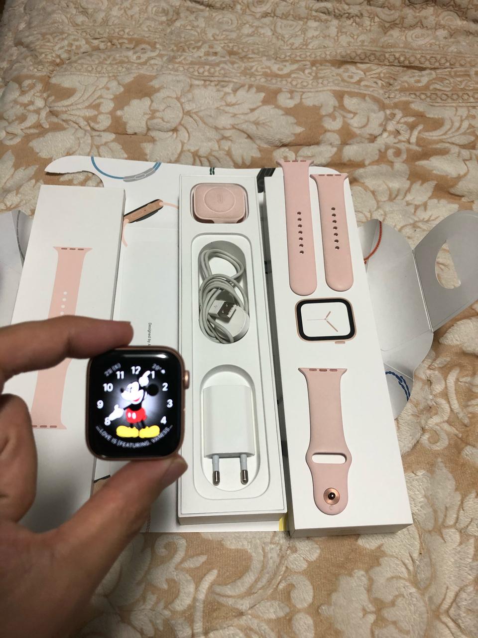 애플워치4 44mm GPS 로골 +상태s+ 풀박팝니다. 연락주세요.