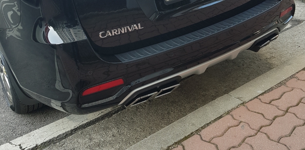 더뉴 카니발 AMG머플러팁