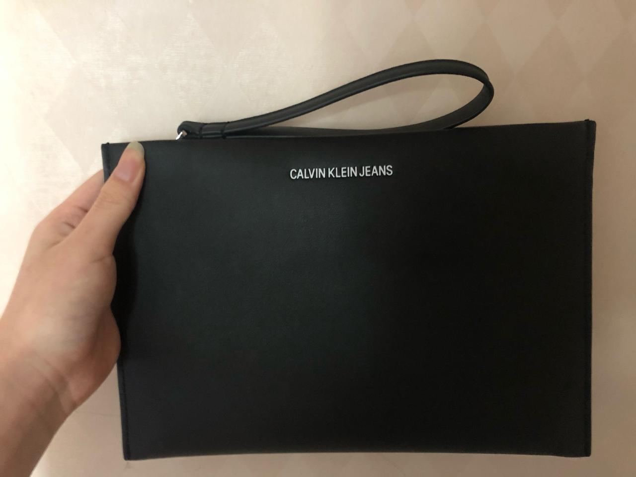 캘빈 클라인 클러치