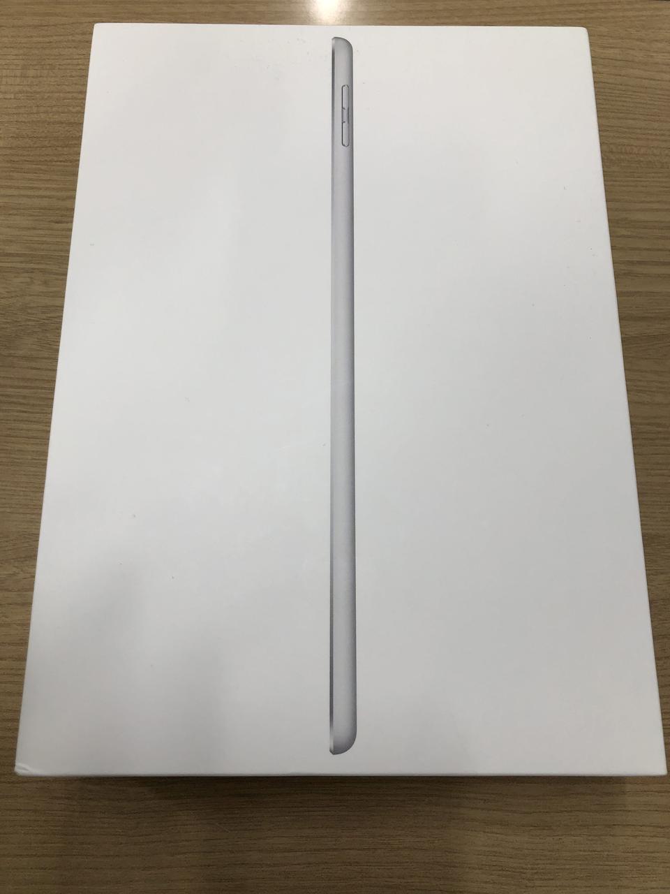 아이패드5세대 실버 WiFi 128기가 SS급 풀박스 판매합니다. A1822