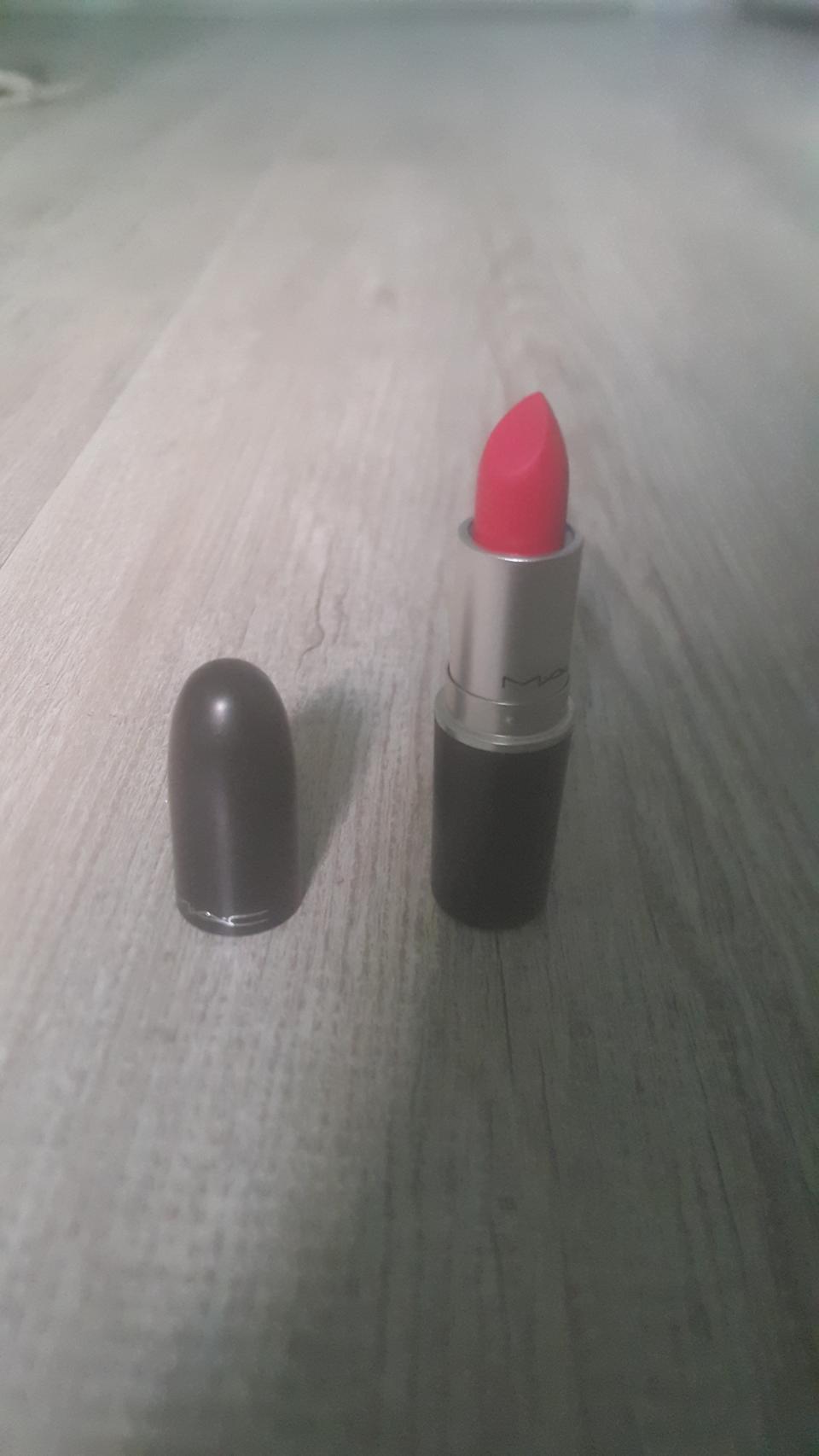 《택포새상품》맥 레트로 매트 립스틱 706 릴렌트리슬리 레드 맥립스틱