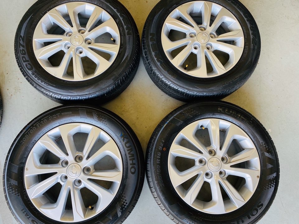 티볼리 16인치휠 타이어 세트