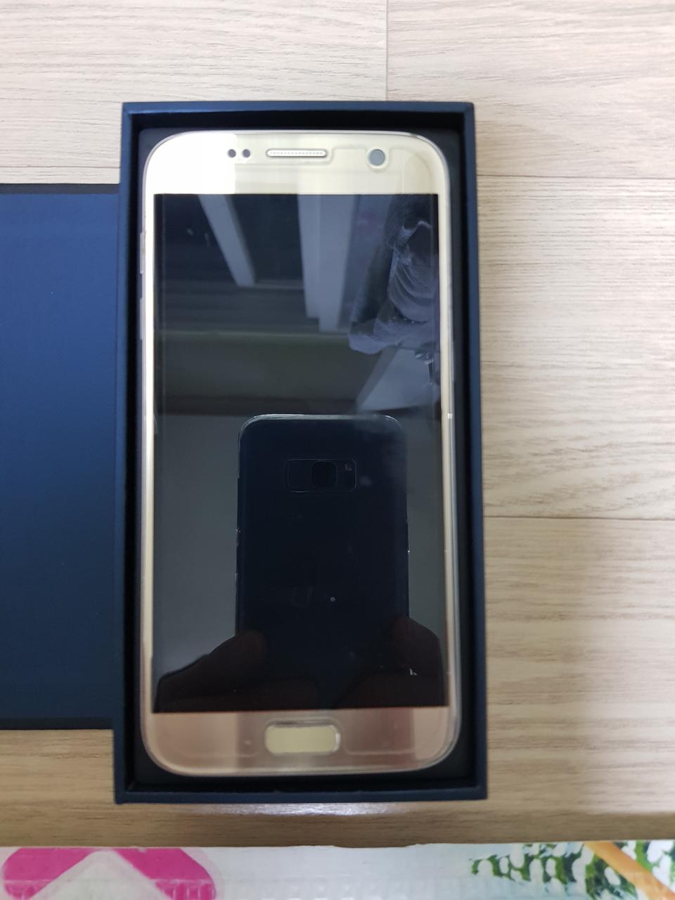 갤럭시 S7  64g 판매합니다 