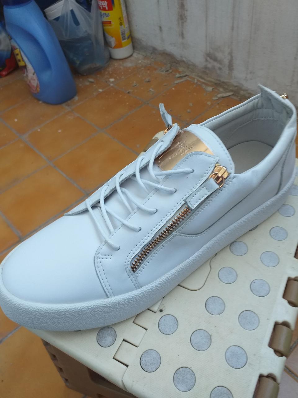 쥬세페자노티 스니커즈 정품입니다