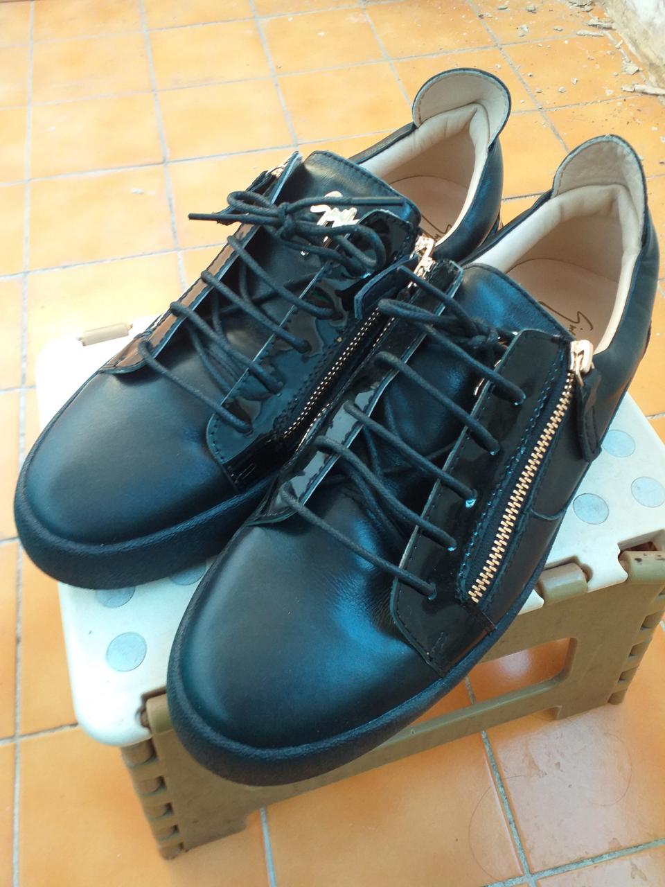 쥬세페자노티 스니커즈 정품입니다