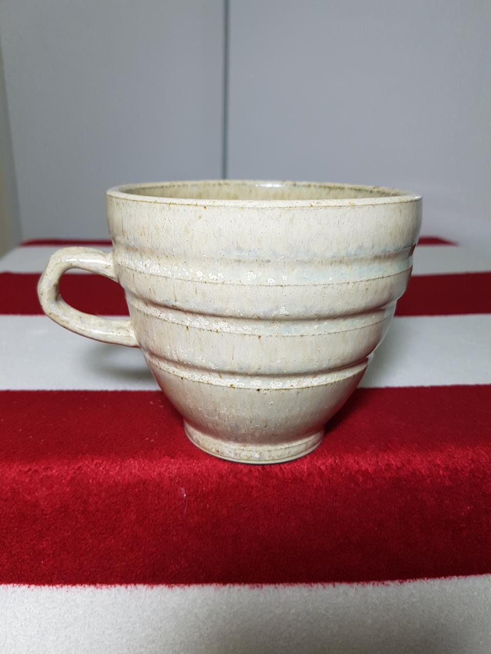 단아하고 고급진 커피.머그잔 1종입니다