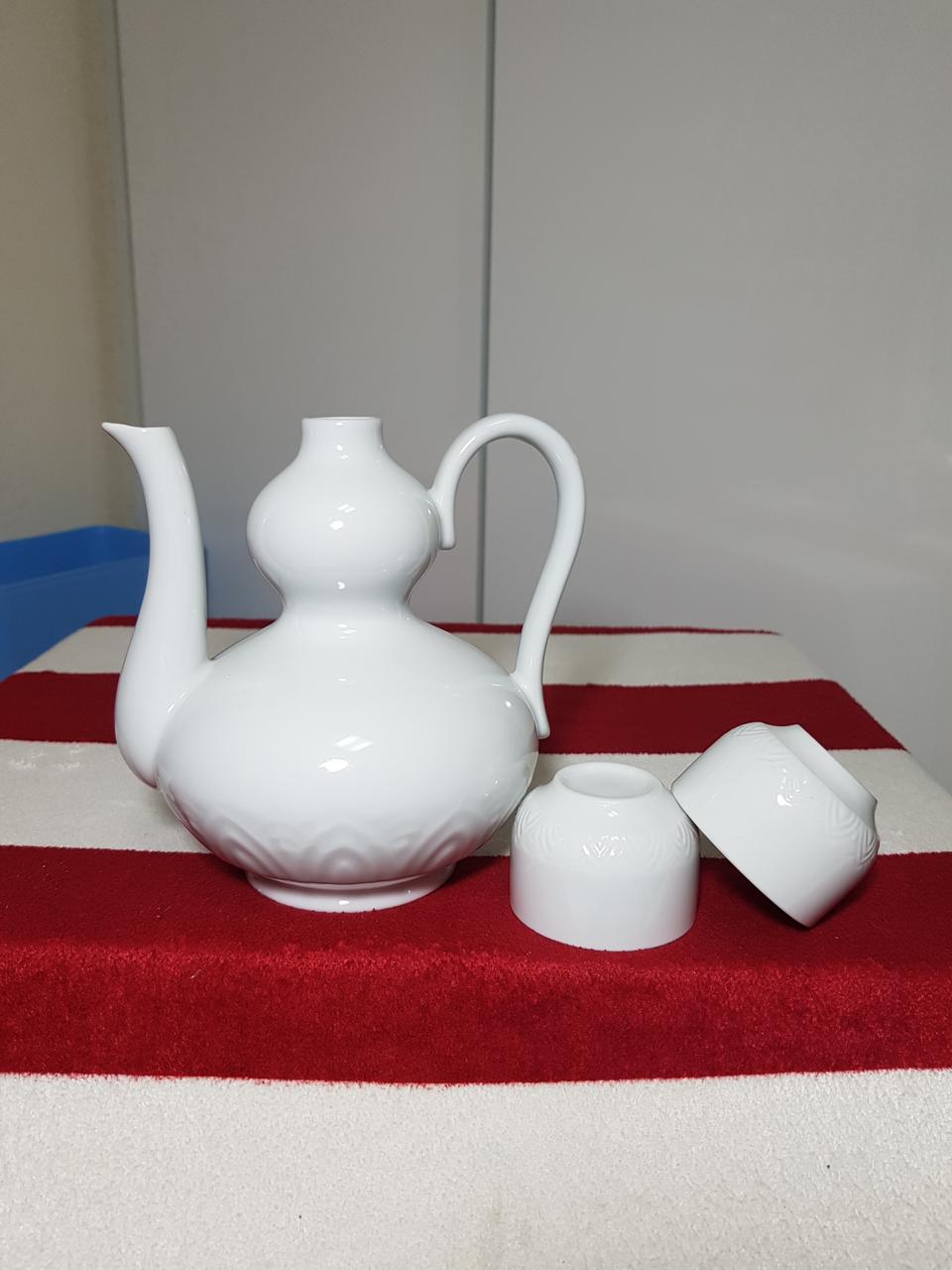 장식.소품.인테리어.모양세 이쁜 술병입니다