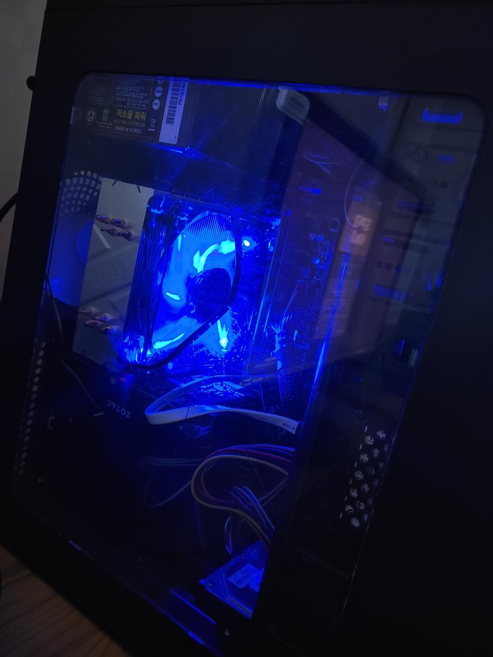 컴퓨터 게이밍 본체. (i5 4570. 16gb. gtx1050ti)