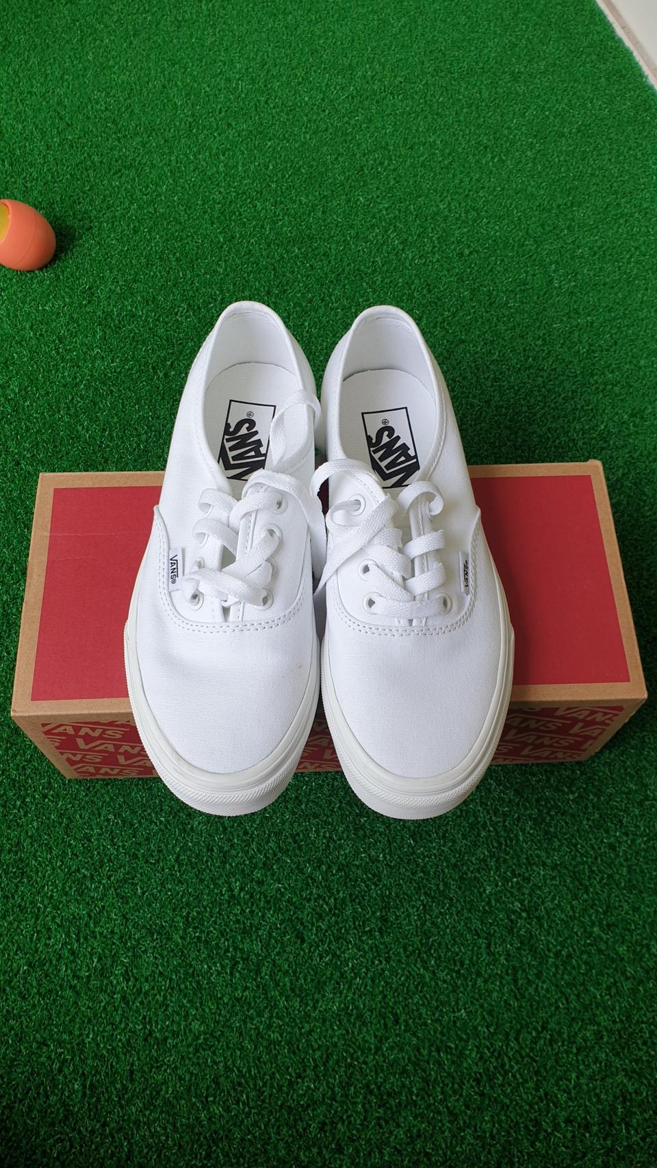 새상품 반스 어센틱 화이트