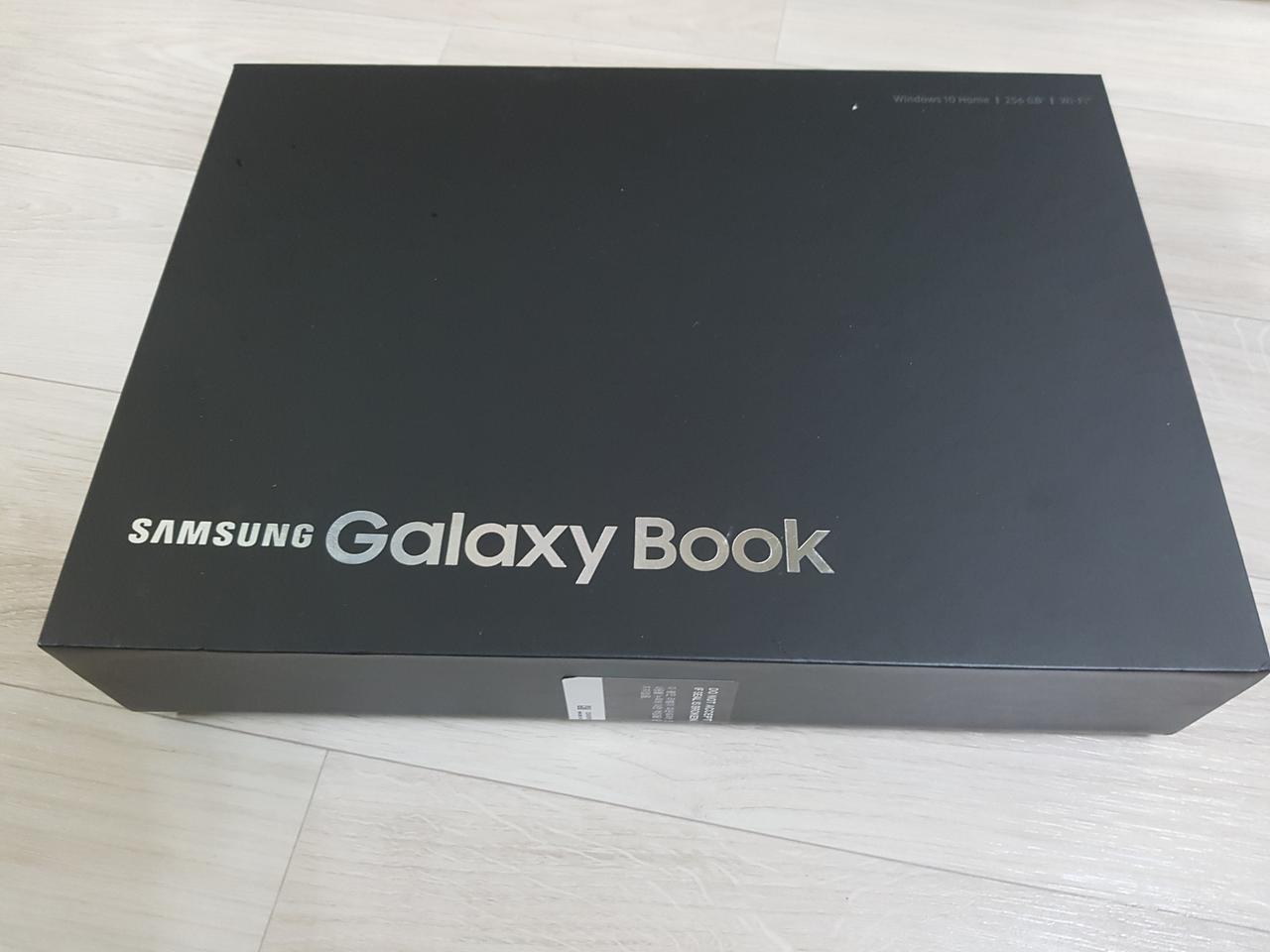 갤럭시북12 sm-w720화이트 풀박스입니다~