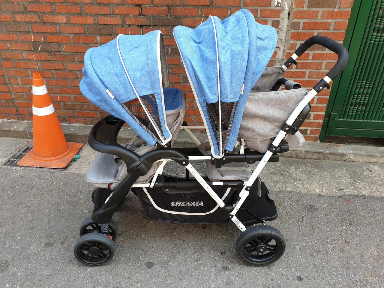 연년생 쌍둥이 유모차