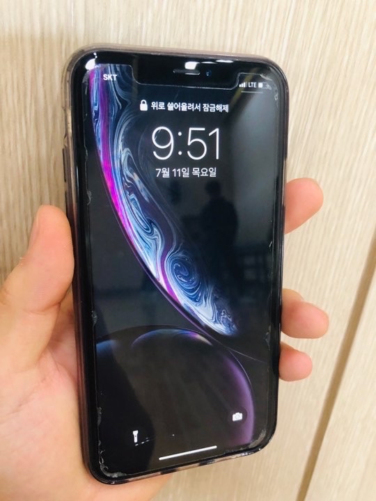 아이폰 xr 블랙 64기가 뒷면 깨짐