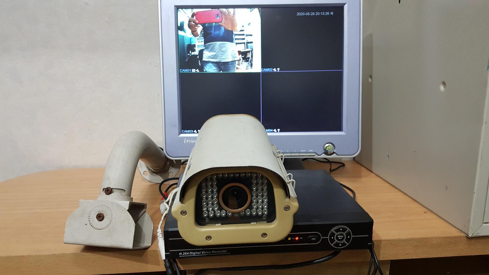 CCTV 풀세트 실외적외선 DVR녹화기 포함 스마트폰 보기 가능합니다.