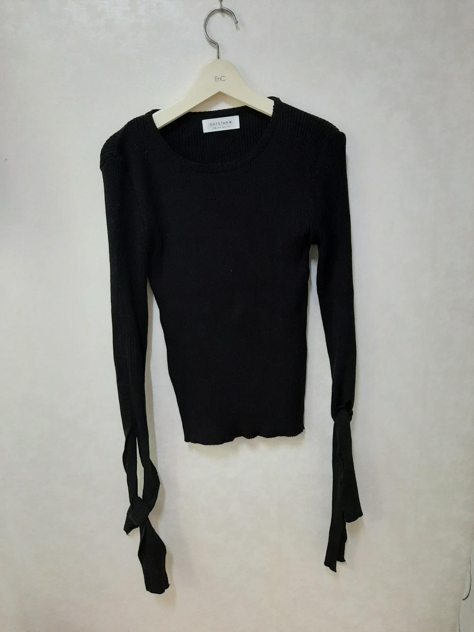 소매 리본 블랙 니트