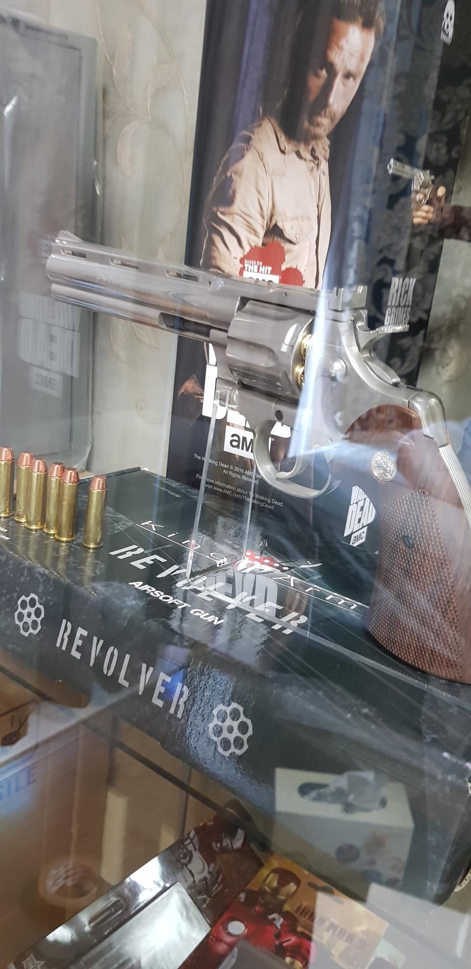 킹암즈 콜트파이슨 6인치 풀메탈 팝니다 (king arms)