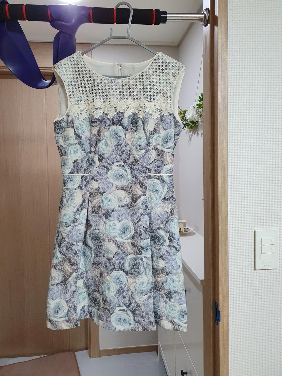 로엠 플라워 민소매 원피스