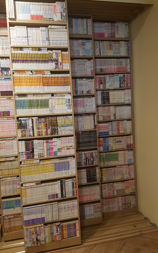 300개 만화카페책장 슬라이딩책장 슬라이딩 진열장 수납장 시공