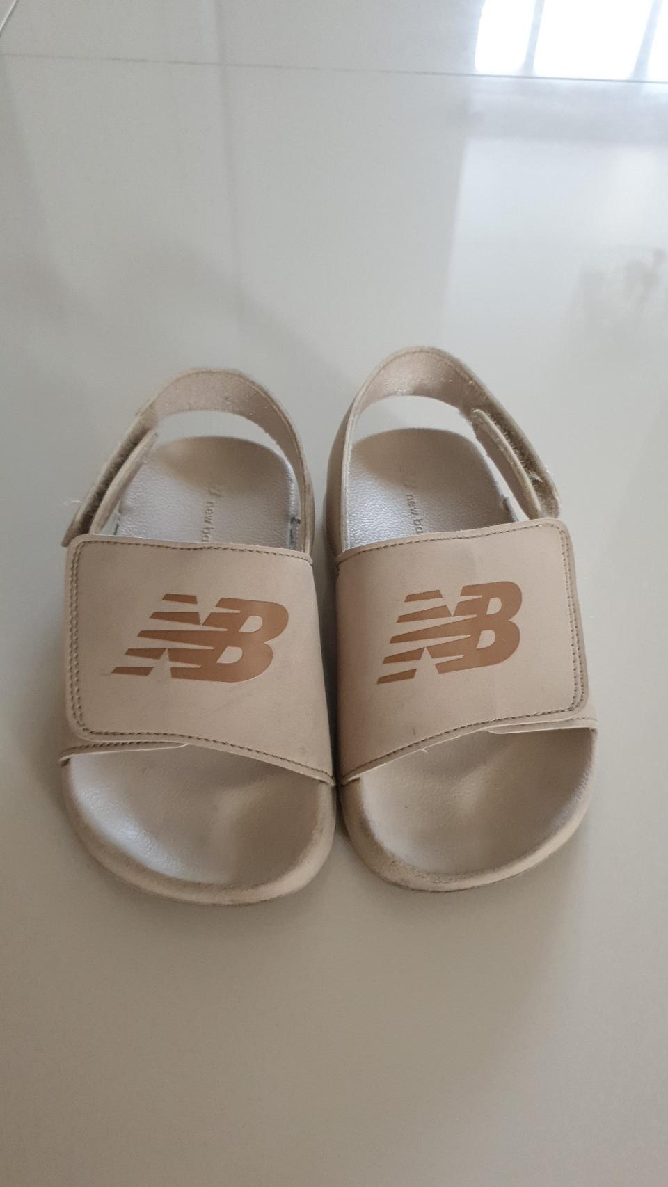 뉴발란스 아기샌들 150사이즈