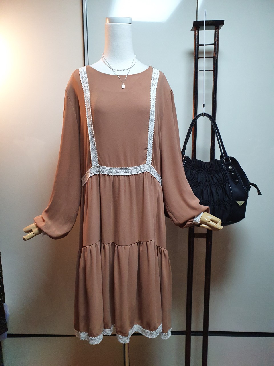 인디핑크 레이스포인트 원피스