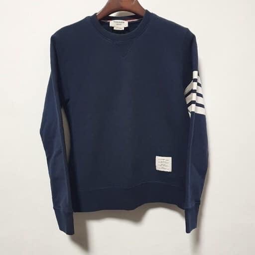 톰브라운 맨투맨 판매합니다 2사이즈