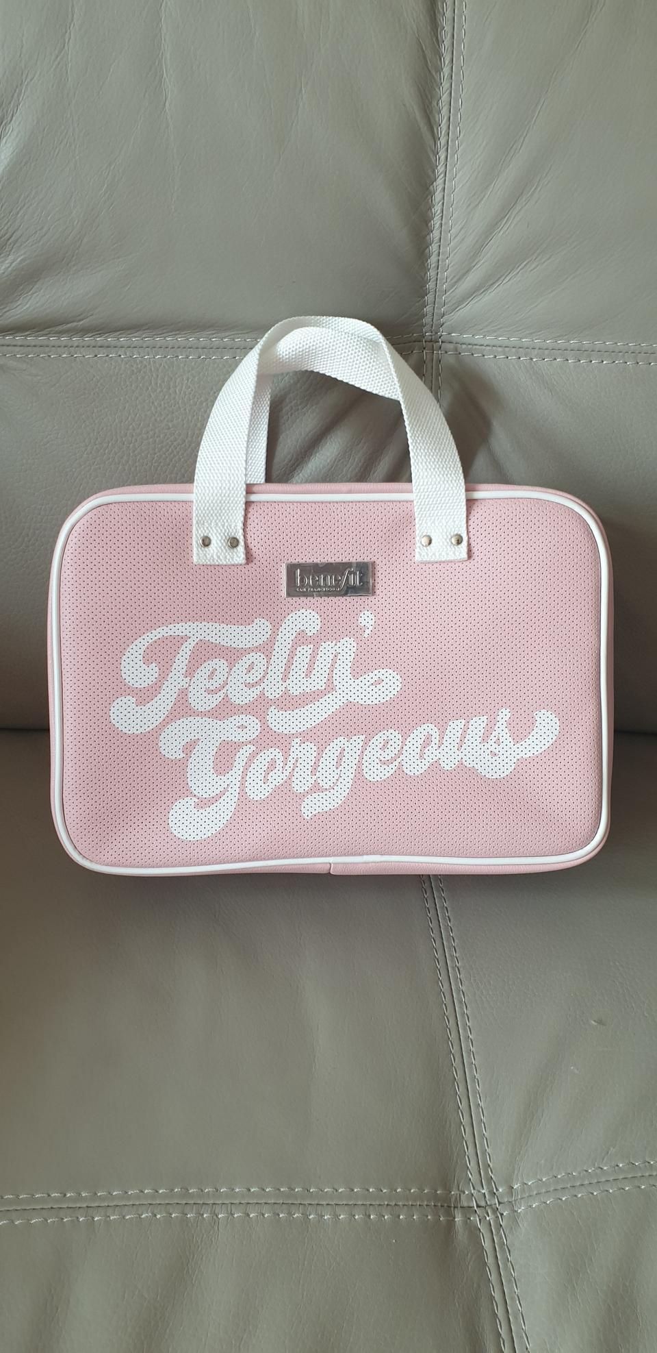 새상품) 베네피트 파우치 연팡크 너무 예뻐요~♥