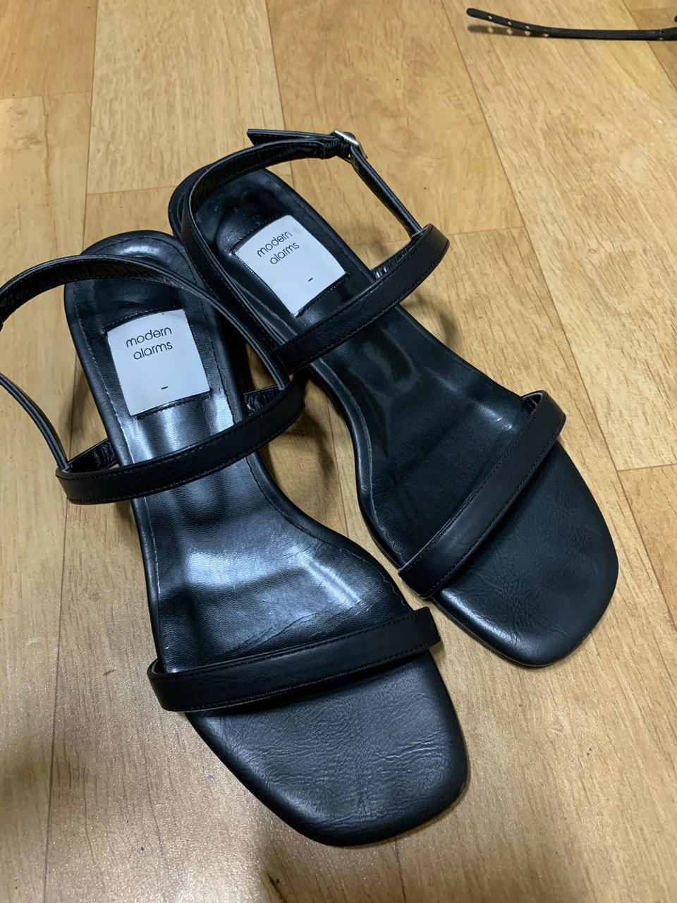 솔트앤초콜릿 샌들 235cm