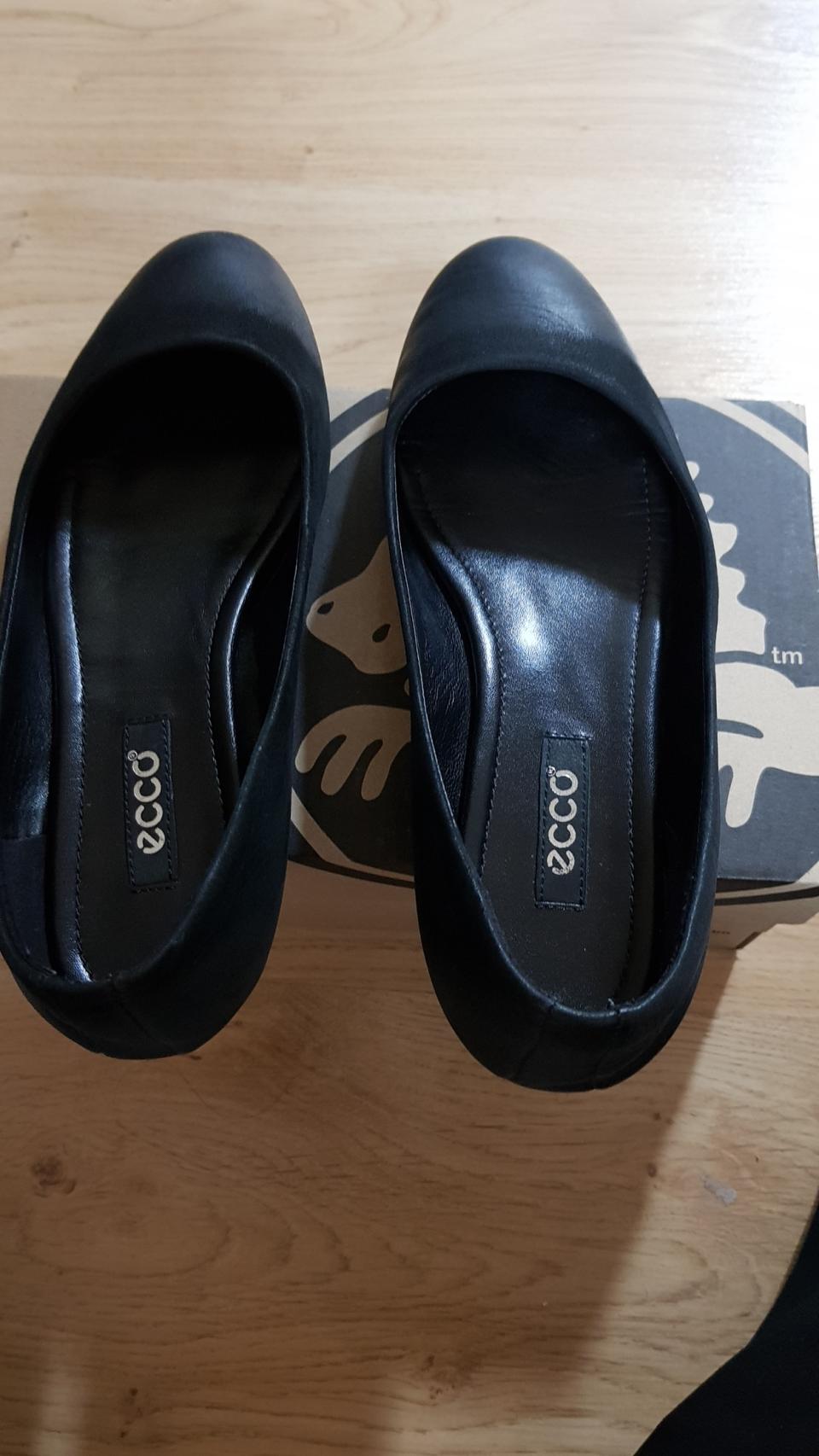 여성 플랫 신발 37사이즈 팝니다235~240 맞으실듯 해요<유럽사이즈