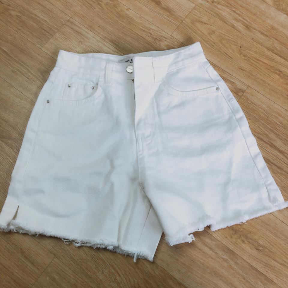 여름 흰 반바지