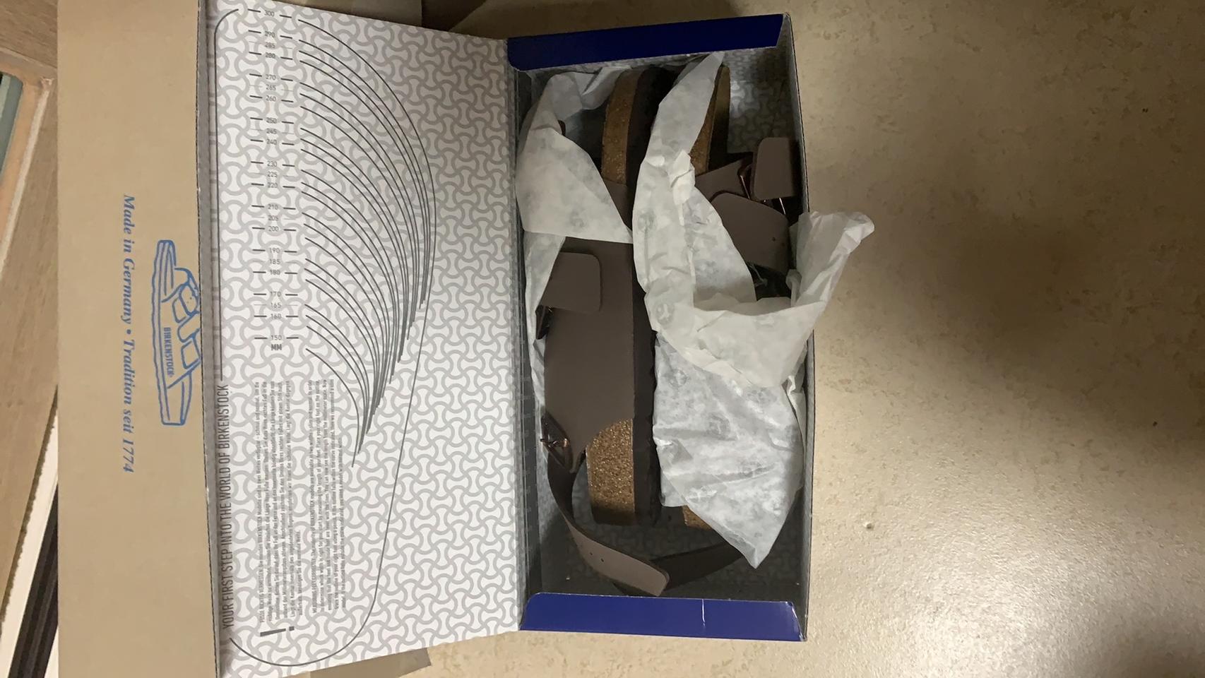 버켄스탁 샌들 250 모카색 (실측 260~255사이즈)