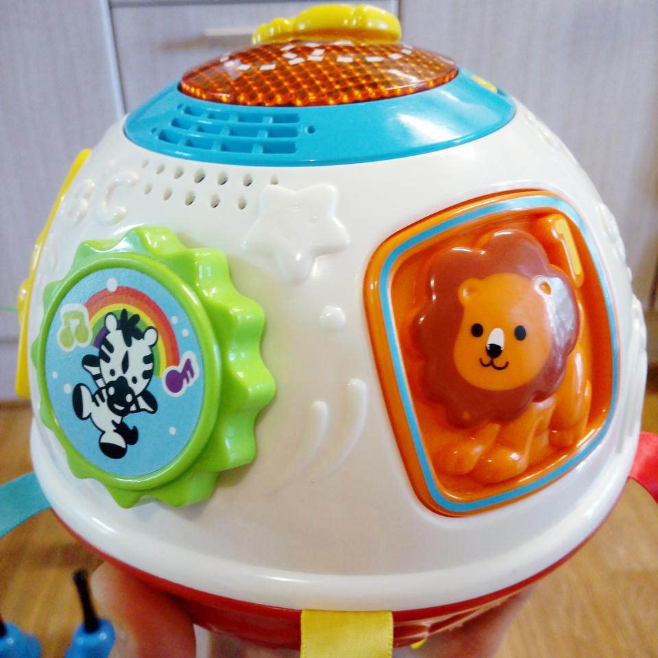 스스로 굴러다니는 브이텍깜짝볼 한영버전